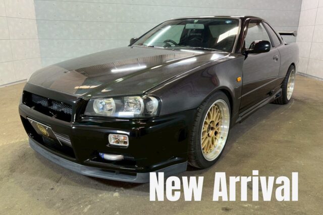 Nissan skyline 25gtT front view